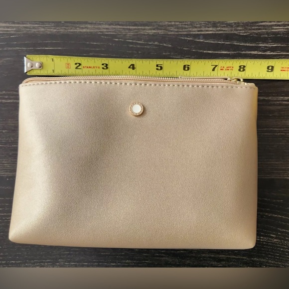 🔥Emirates Airline Business Class Bvlgari Ominia Make Up Bag Travel Case Gold - Picture 14 of 16